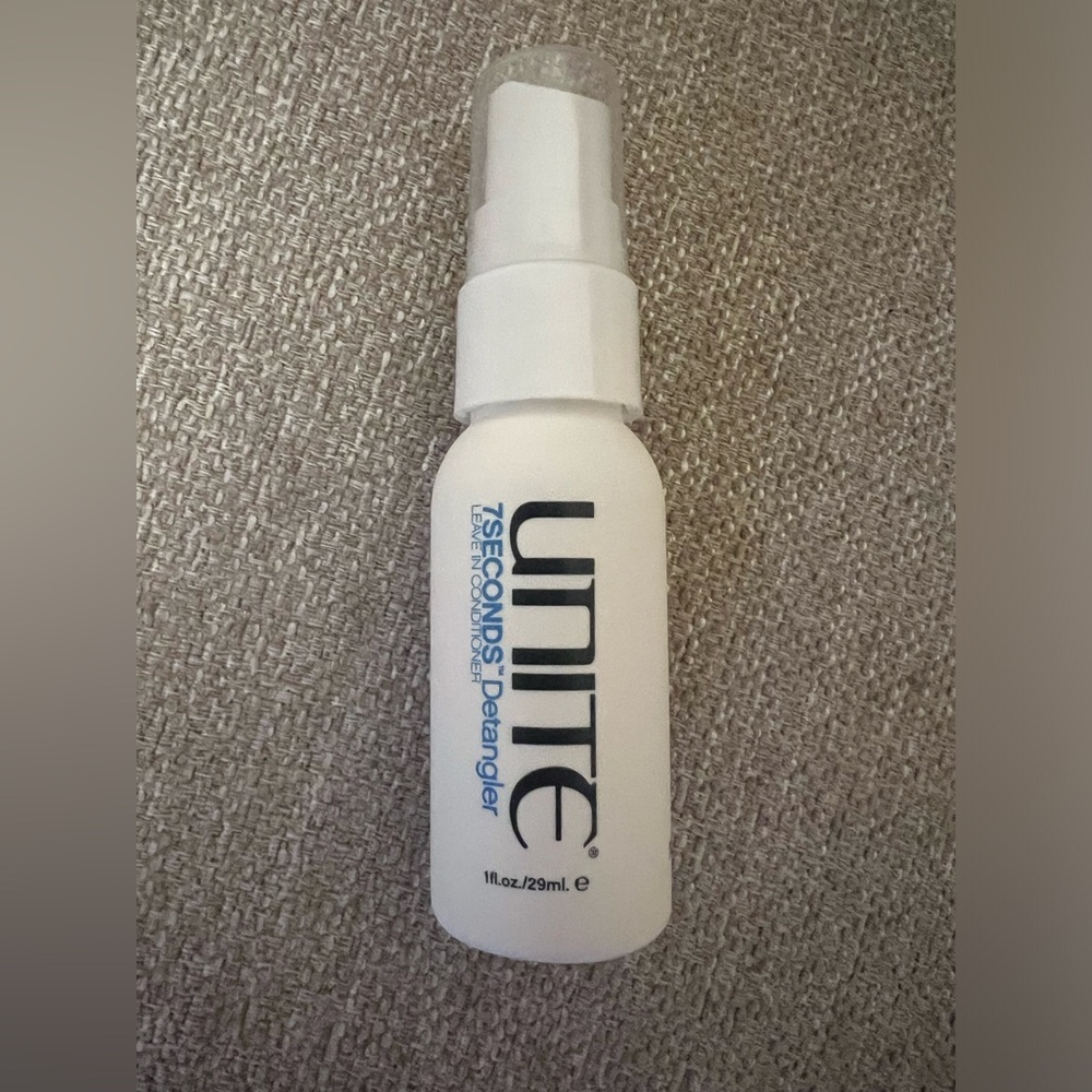 UNITE Hair 7SECONDS Detangler Leave-In Conditioner